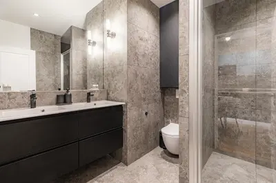 Salle de bains dans l'établissement Spacious Air-Conditioned Apartment in Bastille, Paris 11th