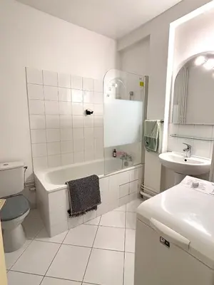 Salle de bains dans l'établissement L'appartement Bleriot