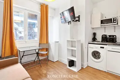 Cuisine ou kitchenette dans l'établissement Studio Raffine Quartier La Muette