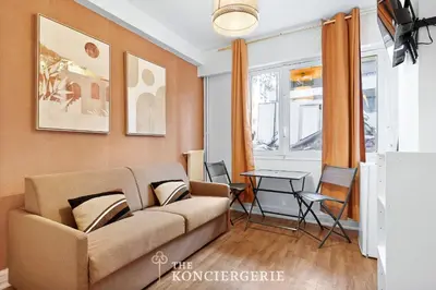 Coin salon dans l'établissement Studio Raffine Quartier La Muette