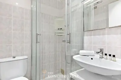 Salle de bains dans l'établissement Studio Raffine Quartier La Muette