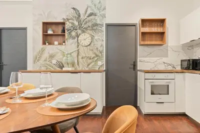 Cuisine ou kitchenette dans l'établissement Appartement refait à neuf -8 personne -Paris