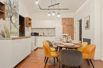 Cuisine ou kitchenette dans l'établissement Appartement refait à neuf -8 personne -Paris