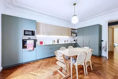 Cuisine ou kitchenette dans l'établissement Grand Appartement Haussmannien Malesherbes