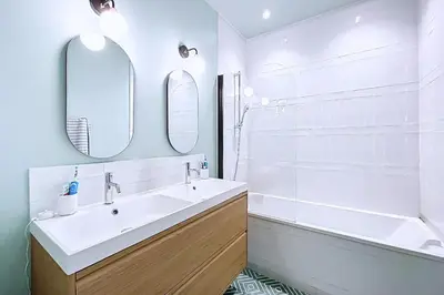 Salle de bains dans l'établissement Grand Appartement Haussmannien Malesherbes
