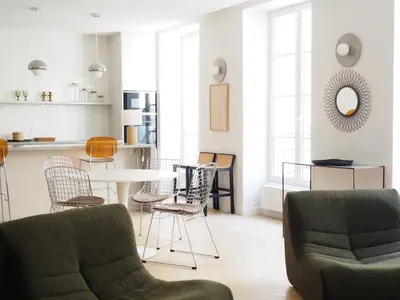 Cuisine ou kitchenette dans l'établissement Beautiful bright apartment near Champs Elysées
