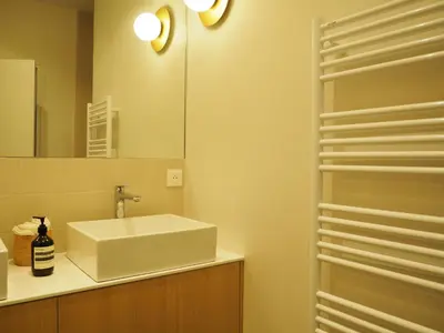 Salle de bains dans l'établissement Beautiful bright apartment near Champs Elysées
