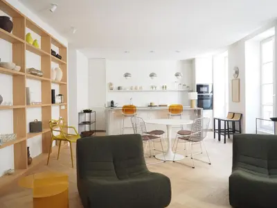 Cuisine ou kitchenette dans l'établissement Beautiful bright apartment near Champs Elysées