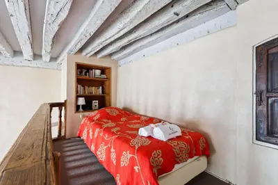 Un ou plusieurs lits dans un hébergement de l'établissement Suite Saint-Germain - Noblesse au cœur de Paris 7