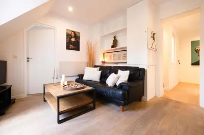 Coin salon dans l'établissement Bright 2BR with Balcony Chic Paris