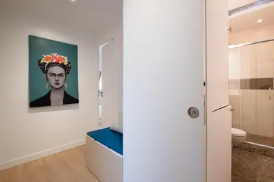 Salle de bains dans l'établissement Bright 2BR with Balcony Chic Paris