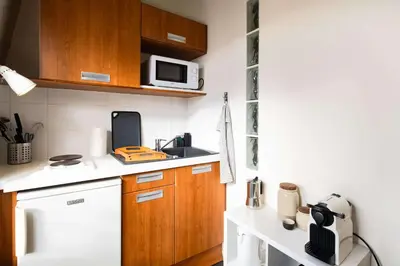 Cuisine ou kitchenette dans l'établissement Cozy Studio near Latin Quarter