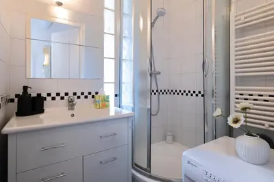 Salle de bains dans l'établissement Cozy Studio near Latin Quarter