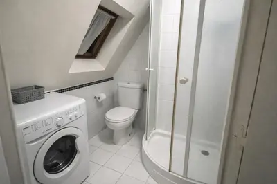 Salle de bains dans l'établissement Appartement République proche du marais Folie Mericourt