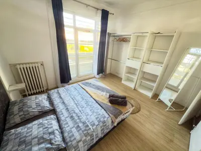 Un ou plusieurs lits dans un hébergement de l'établissement Bright and Comfortable Apartment for 6 Near Paris