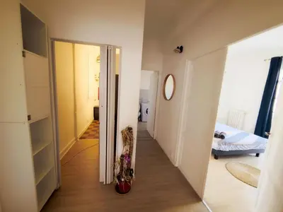 Un ou plusieurs lits dans un hébergement de l'établissement Bright and Comfortable Apartment for 6 Near Paris