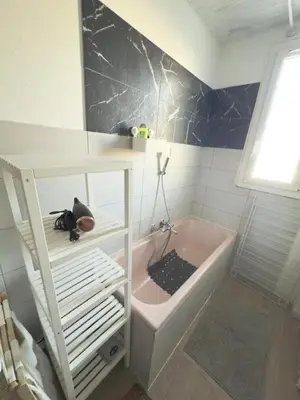 Un ou plusieurs lits dans un hébergement de l'établissement Bright and Comfortable Apartment for 6 Near Paris