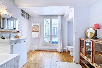 Salle de bains dans l'établissement Spacieux Apt Oberkampf près Bastille
