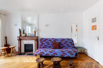 Coin salon dans l'établissement GuestReady - Bright Parisian charm • Château d'Eau