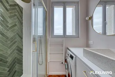 Salle de bains dans l'établissement Studio lumineux près du Parc des Buttes-Chaumont