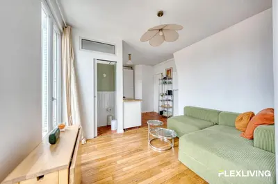 Coin salon dans l'établissement Studio lumineux près du Parc des Buttes-Chaumont