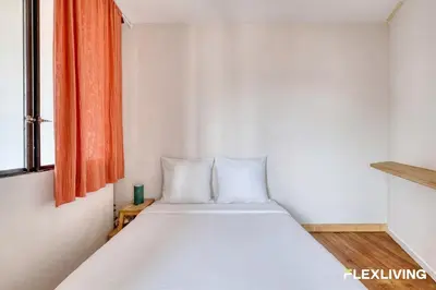 Un ou plusieurs lits dans un hébergement de l'établissement Studio lumineux près du Parc des Buttes-Chaumont