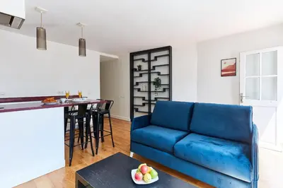 Coin salon dans l'établissement Serenty - Latin Quarter - 1BR with Balcony