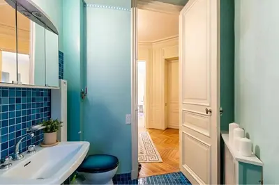 Salle de bains dans l'établissement Big 3BR Apartment for 9 - Near Arc de Triomphe