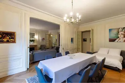 Coin salon dans l'établissement Big 3BR Apartment for 9 - Near Arc de Triomphe