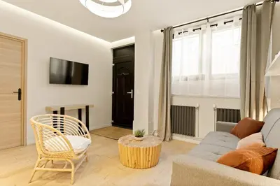 Télévision ou salle de divertissement dans l'établissement Appartement refait à neuf - 6 perssones - Paris