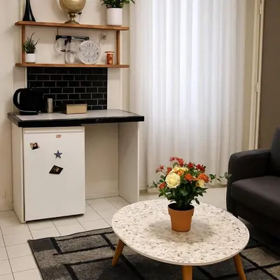 Cuisine ou kitchenette dans l'établissement Jolie appartement au centre de Paris