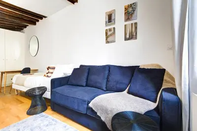 Coin salon dans l'établissement BnBNova - Île Saint-Louis & Pont de la Tournelle