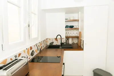 Cuisine ou kitchenette dans l'établissement BnBNova - Île Saint-Louis & Pont de la Tournelle