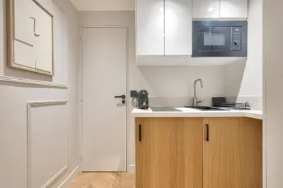 Cuisine ou kitchenette dans l'établissement Petit Studio Elegant Invalides et Tour Eiffel