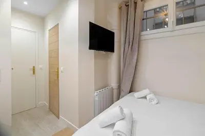 Un ou plusieurs lits dans un hébergement de l'établissement Charmante suite paris 17E