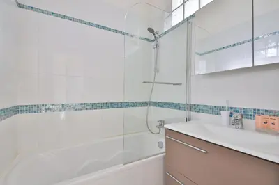 Salle de bains dans l'établissement 6-person apartment with 3 beds Champs-Élysées