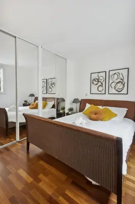 Un ou plusieurs lits dans un hébergement de l'établissement Serenty - 1BR - St Germain & Jardin du Luxembourg