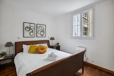 Un ou plusieurs lits dans un hébergement de l'établissement Serenty - 1BR - St Germain & Jardin du Luxembourg