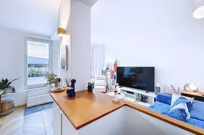 Télévision ou salle de divertissement dans l'établissement Charmant appart proche Place d'Italie