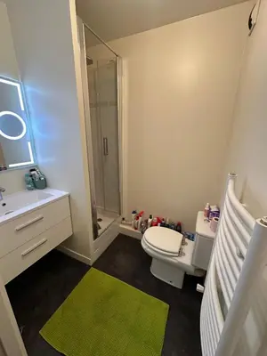Salle de bains dans l'établissement Apparemment agréable