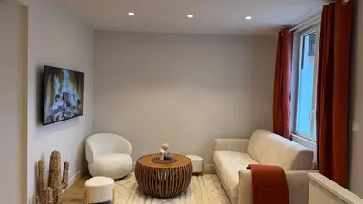Coin salon dans l'établissement Appartement neuf dans le centre de clamart à 8 min de train de Montparnasse