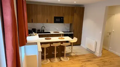 Cuisine ou kitchenette dans l'établissement Appartement neuf dans le centre de clamart à 8 min de train de Montparnasse