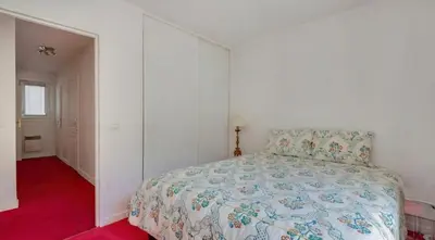 Un ou plusieurs lits dans un hébergement de l'établissement Spacieux appartement 2 chambres et terrasse