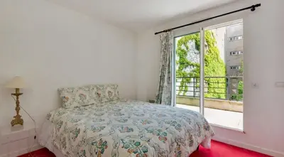 Un ou plusieurs lits dans un hébergement de l'établissement Spacieux appartement 2 chambres et terrasse