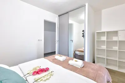 Un ou plusieurs lits dans un hébergement de l'établissement Escapade moderne a deux pas de la Villette
