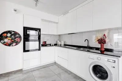 Cuisine ou kitchenette dans l'établissement Havre lumineux face aux Buttes-Chaumont