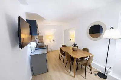 Cuisine ou kitchenette dans l'établissement Appartement Paris 18eme Montmartre 6 personnes