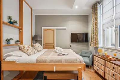 Un ou plusieurs lits dans un hébergement de l'établissement Eiffel Tower & Champs-Elysees - Paris Vacation Rentals
