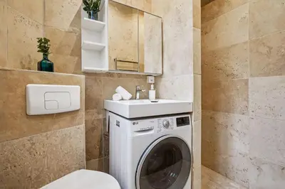 Salle de bains dans l'établissement Eiffel Tower & Champs-Elysees - Paris Vacation Rentals