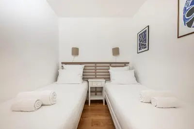 Un ou plusieurs lits dans un hébergement de l'établissement Fully Furnished Mobility Lease - Central Paris